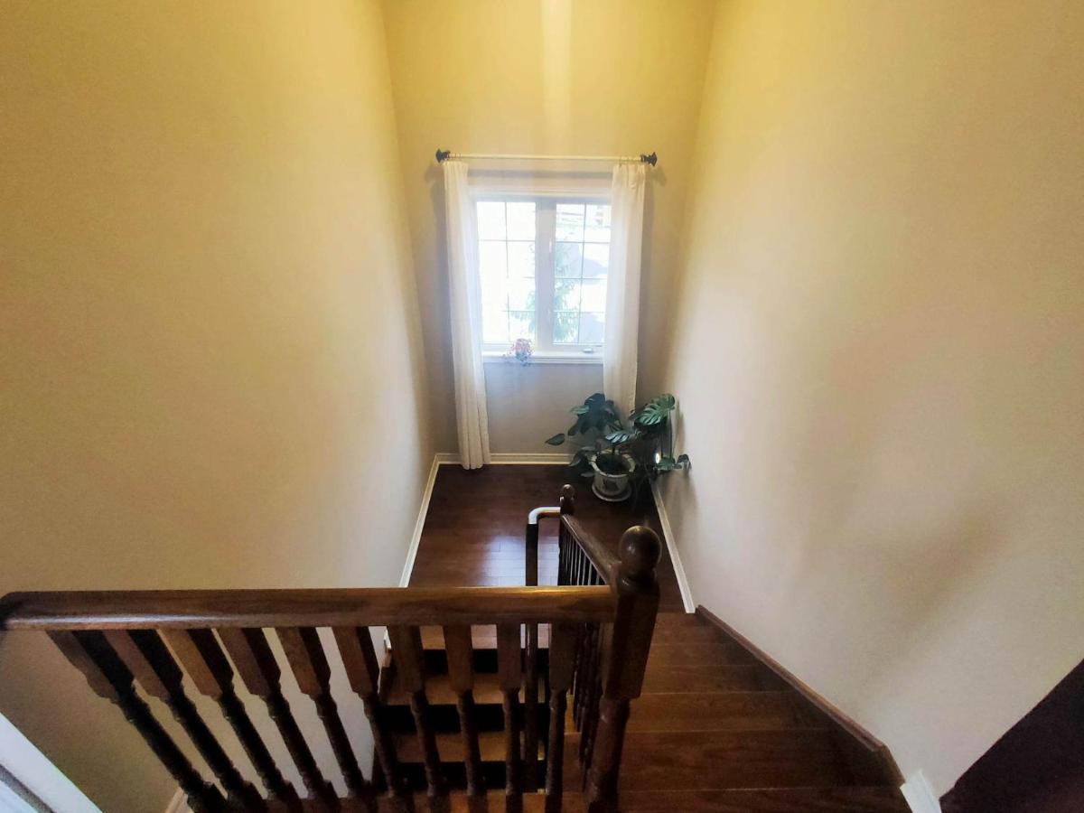 Affordable Room With Free Parking In Newmarket On ภายนอก รูปภาพ