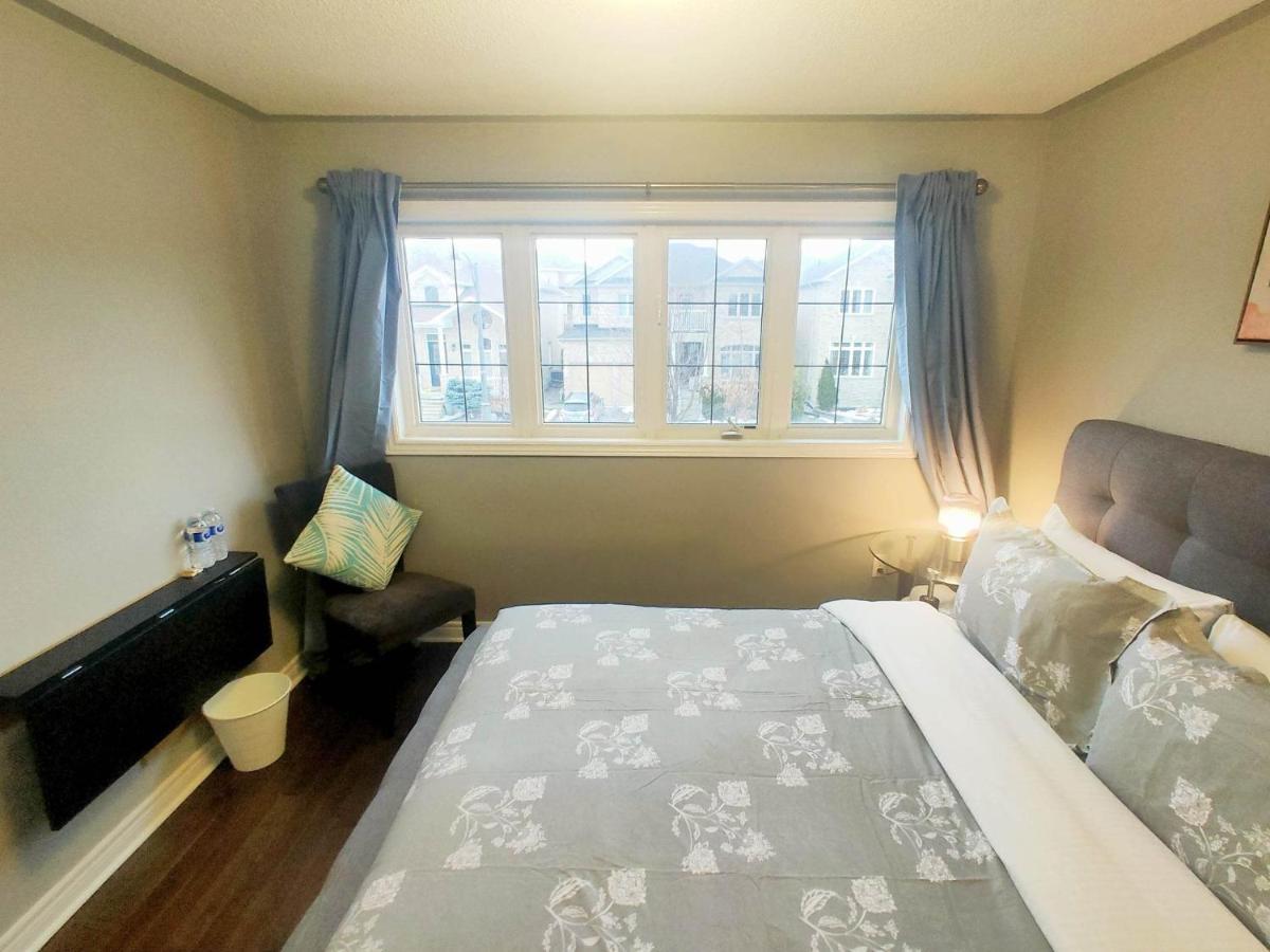 Affordable Room With Free Parking In Newmarket On ภายนอก รูปภาพ