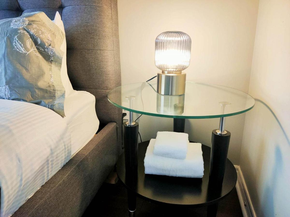 Affordable Room With Free Parking In Newmarket On ภายนอก รูปภาพ