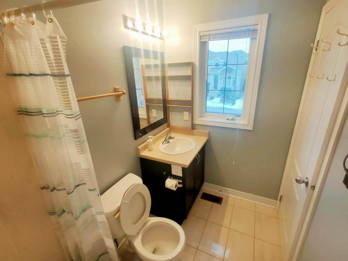 Affordable Room With Free Parking In Newmarket On ภายนอก รูปภาพ