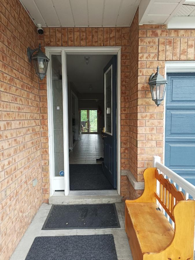 Affordable Room With Free Parking In Newmarket On ภายนอก รูปภาพ