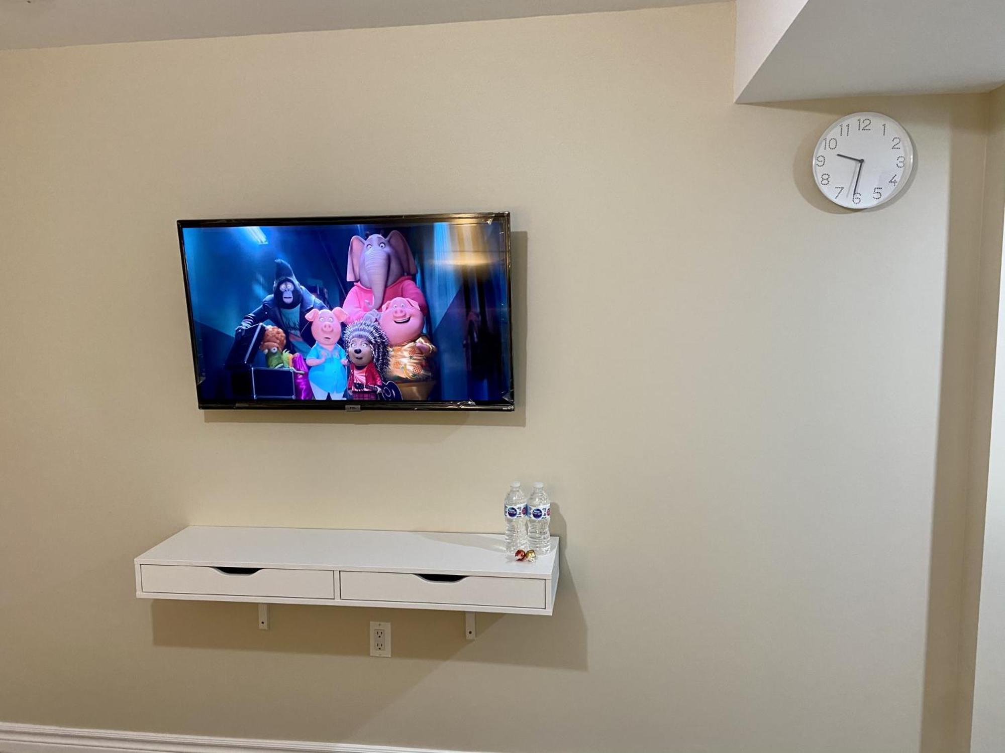 Affordable Room With Free Parking In Newmarket On ภายนอก รูปภาพ