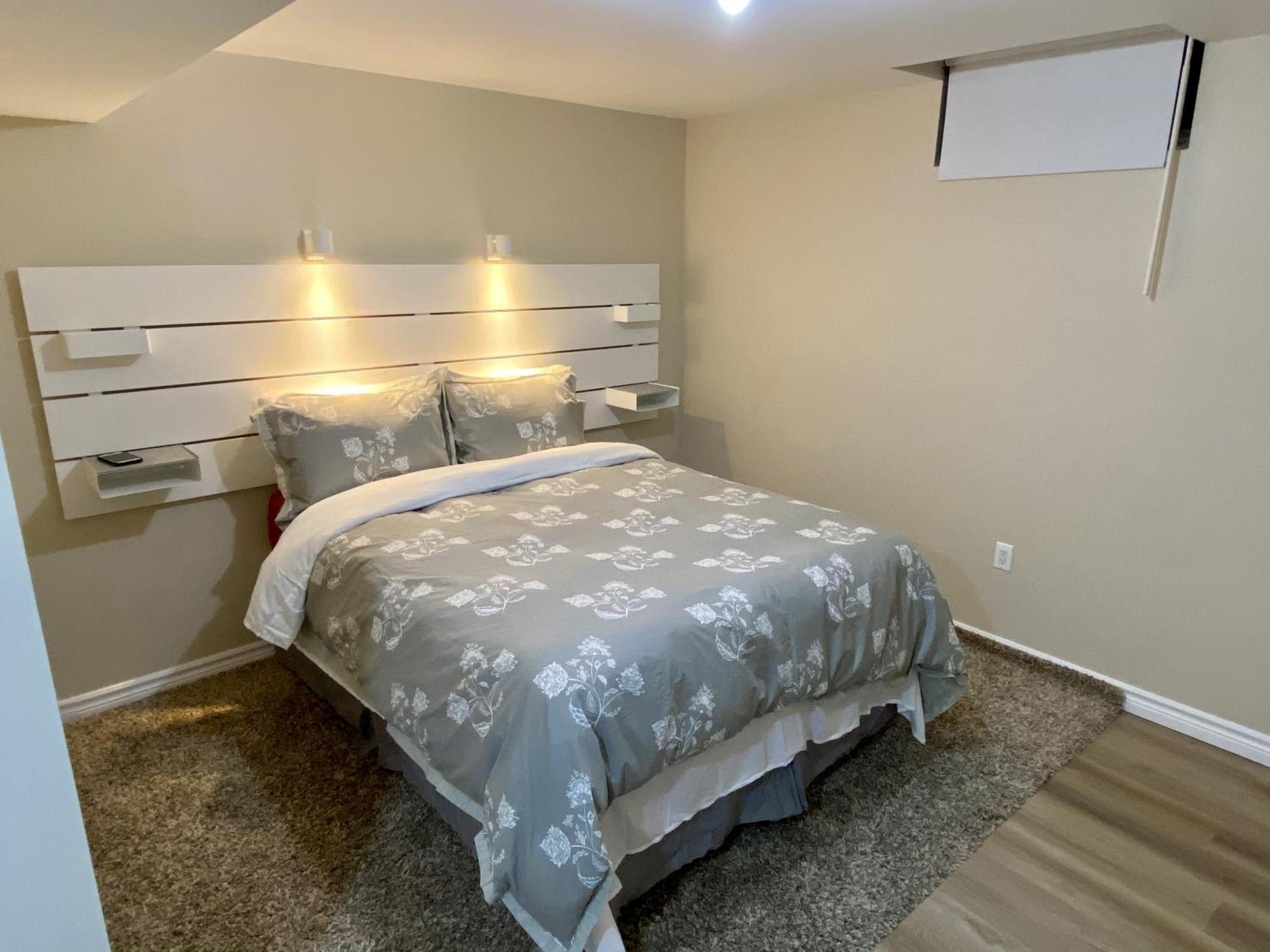 Affordable Room With Free Parking In Newmarket On ภายนอก รูปภาพ